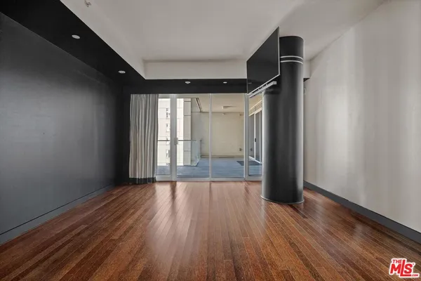 $930,000 | 6250 Hollywood Boulevard, Unit 9E, Los Angeles, CA 90028