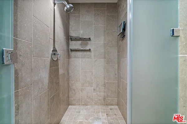 $930,000 | 6250 Hollywood Boulevard, Unit 9E, Los Angeles, CA 90028