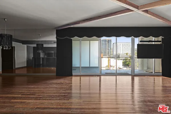 $930,000 | 6250 Hollywood Boulevard, Unit 9E, Los Angeles, CA 90028