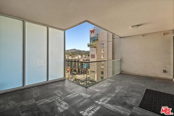 $930,000 | 6250 Hollywood Boulevard, Unit 9E, Los Angeles, CA 90028