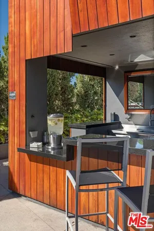 $930,000 | 6250 Hollywood Boulevard, Unit 9E, Los Angeles, CA 90028