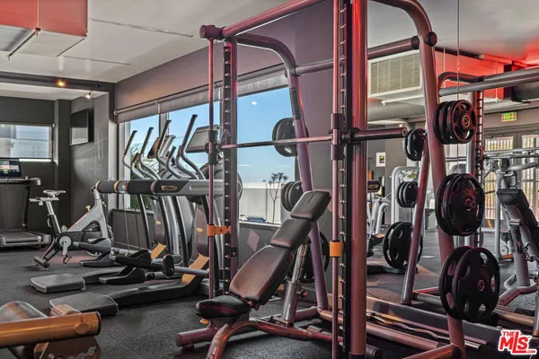 $930,000 | 6250 Hollywood Boulevard, Unit 9E, Los Angeles, CA 90028