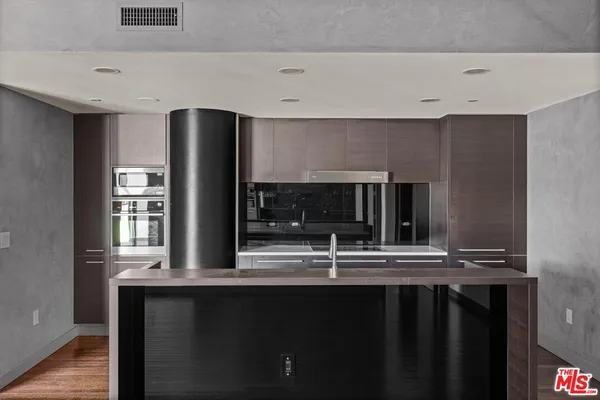$930,000 | 6250 Hollywood Boulevard, Unit 9E, Los Angeles, CA 90028
