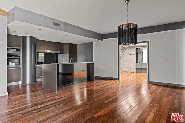 $930,000 | 6250 Hollywood Boulevard, Unit 9E, Los Angeles, CA 90028