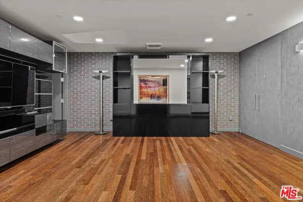 $930,000 | 6250 Hollywood Boulevard, Unit 9E, Los Angeles, CA 90028