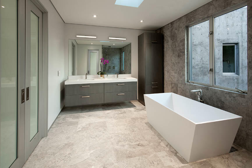 376 Las Alturas Road Santa Barbara, CA 93103 - Photo 21 of 36 a bathroom with a tub sink and mirror