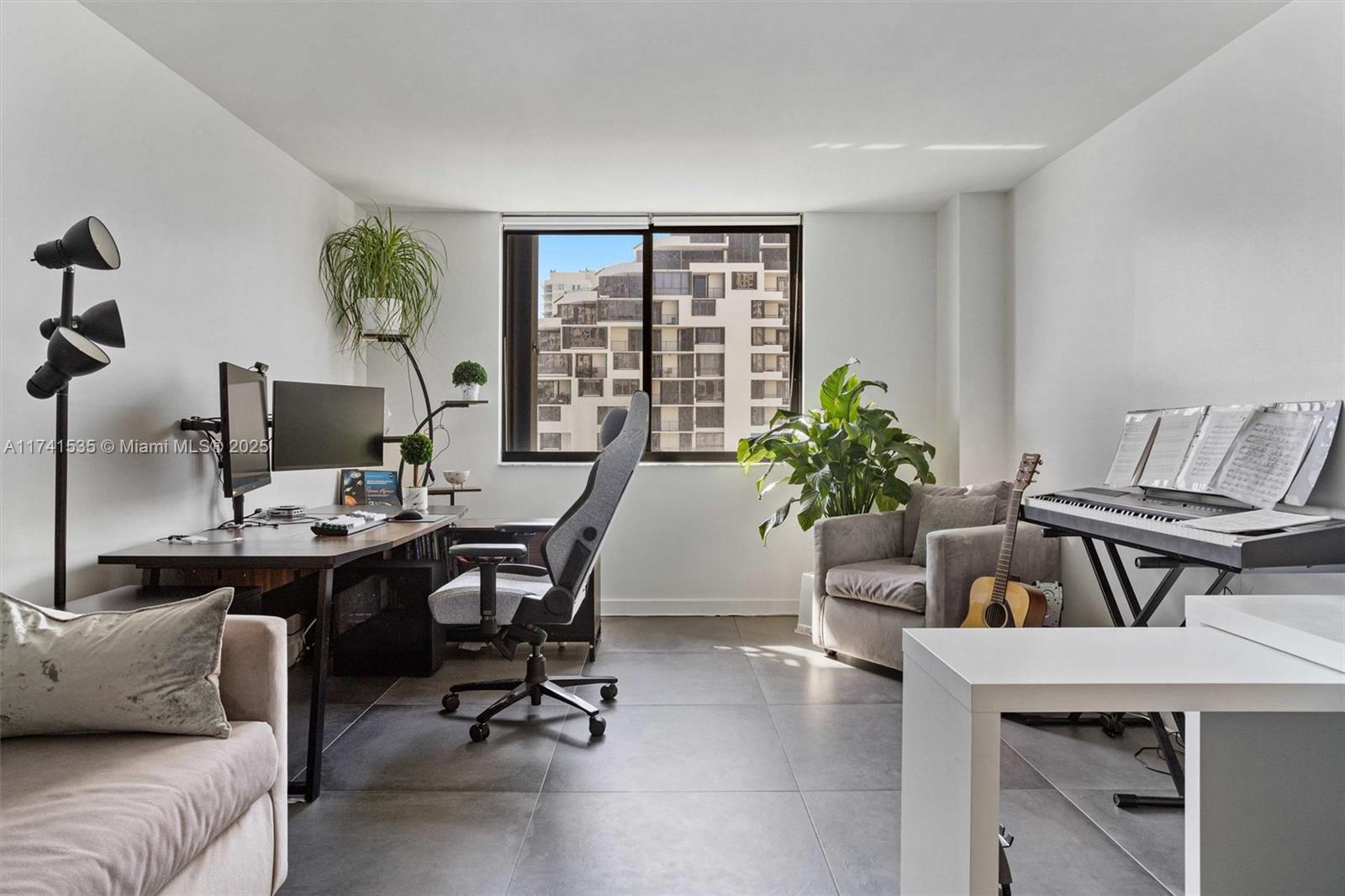 540 Brickell Key Drive, Unit 1519 Miami, FL 33131 - Photo 27 of 48 a living room with furniture and a potted plant