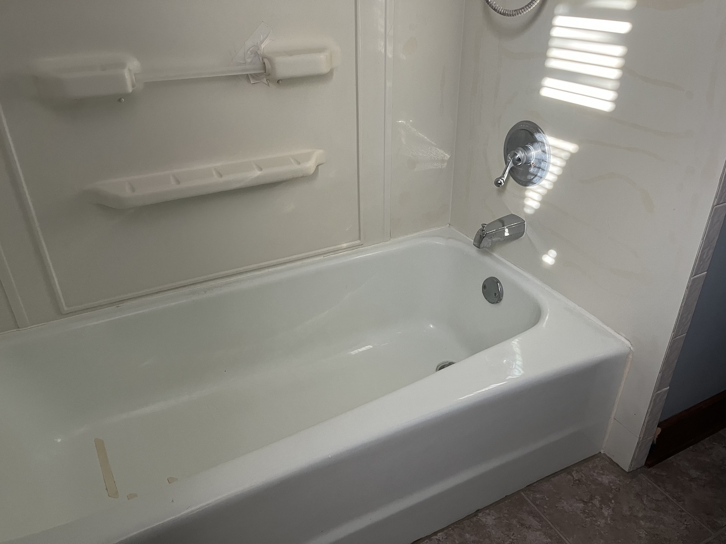112 Chicago Road, Unit 1 Oswego, IL 60543 - Photo 11 of 29 a bathroom with a bathtub