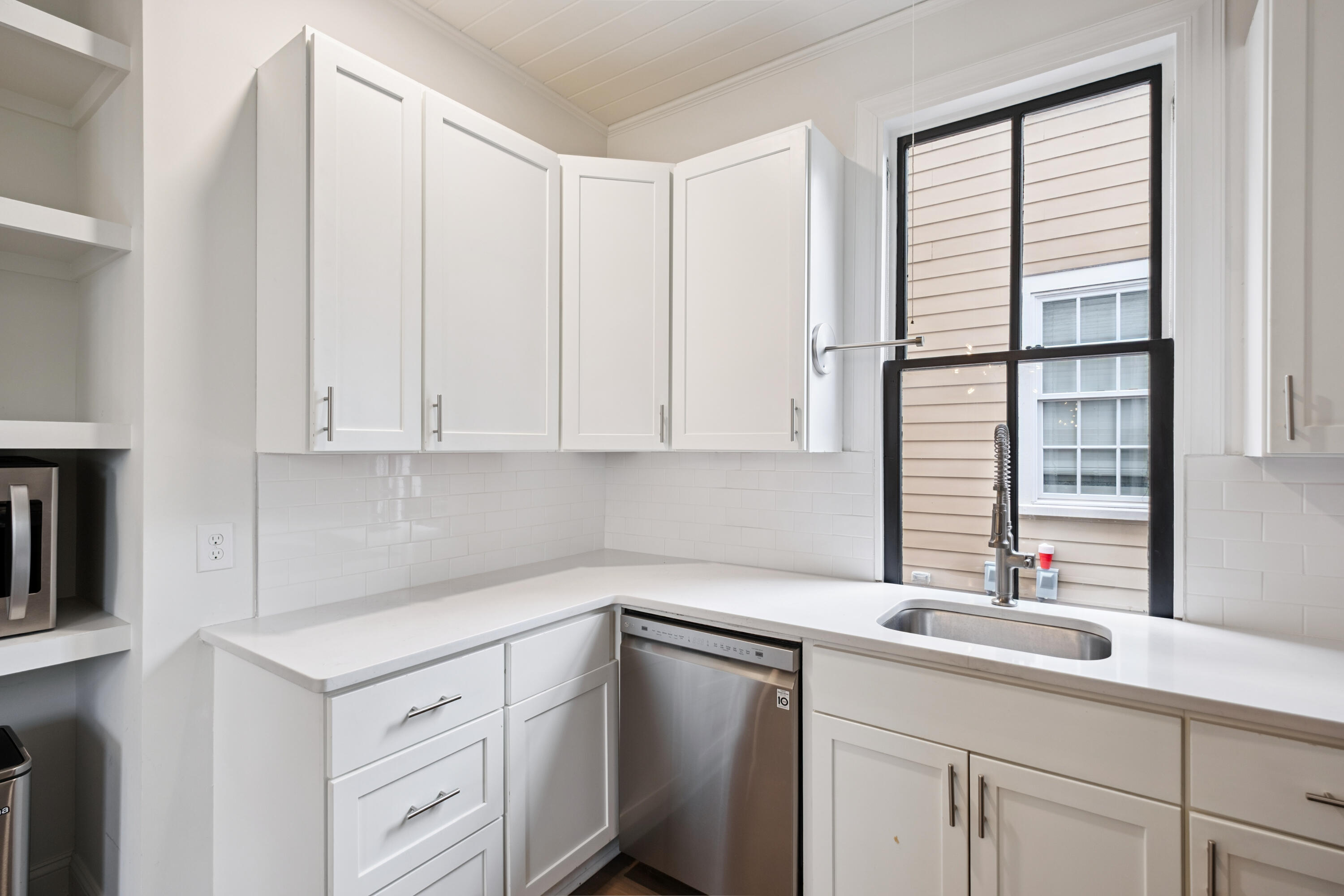 272 Coming Street, Unit C Charleston, SC 29403 - Photo 16 of 34 272ComingSt-JTPhoto-027