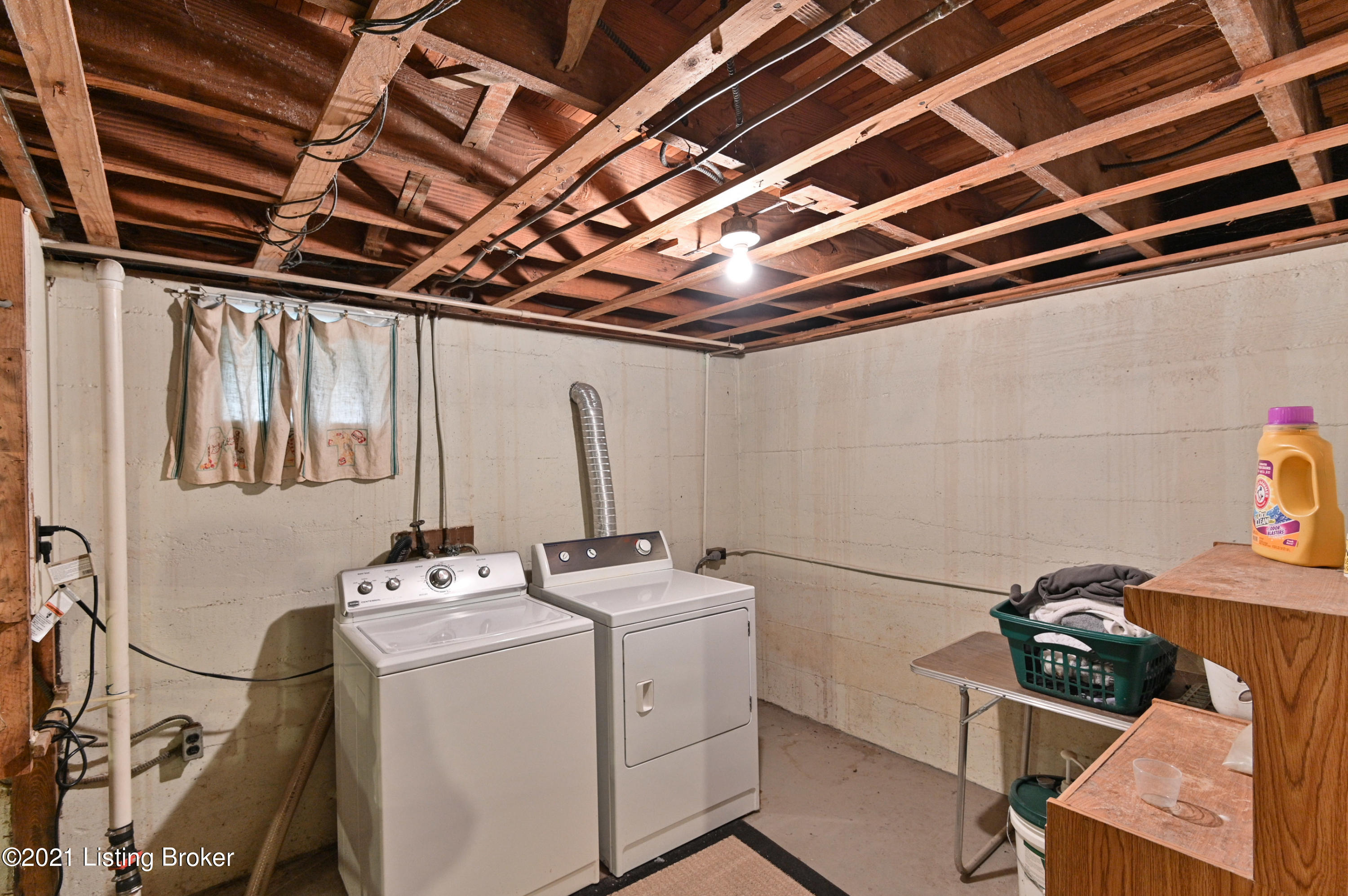 3957 Cane Run Road Louisville, KY 40216 - Photo 17 of 31 Laundry area and washer/dryer remains!