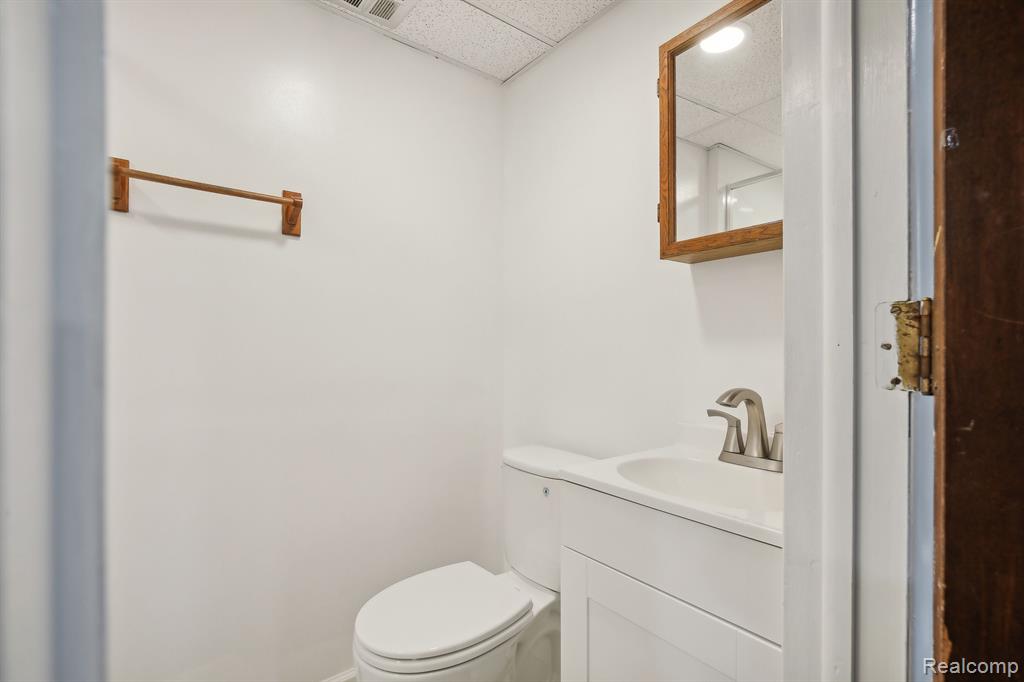 672 Decker Road Walled Lake, MI 48390 - Photo 11 of 22 Gallery Image 11