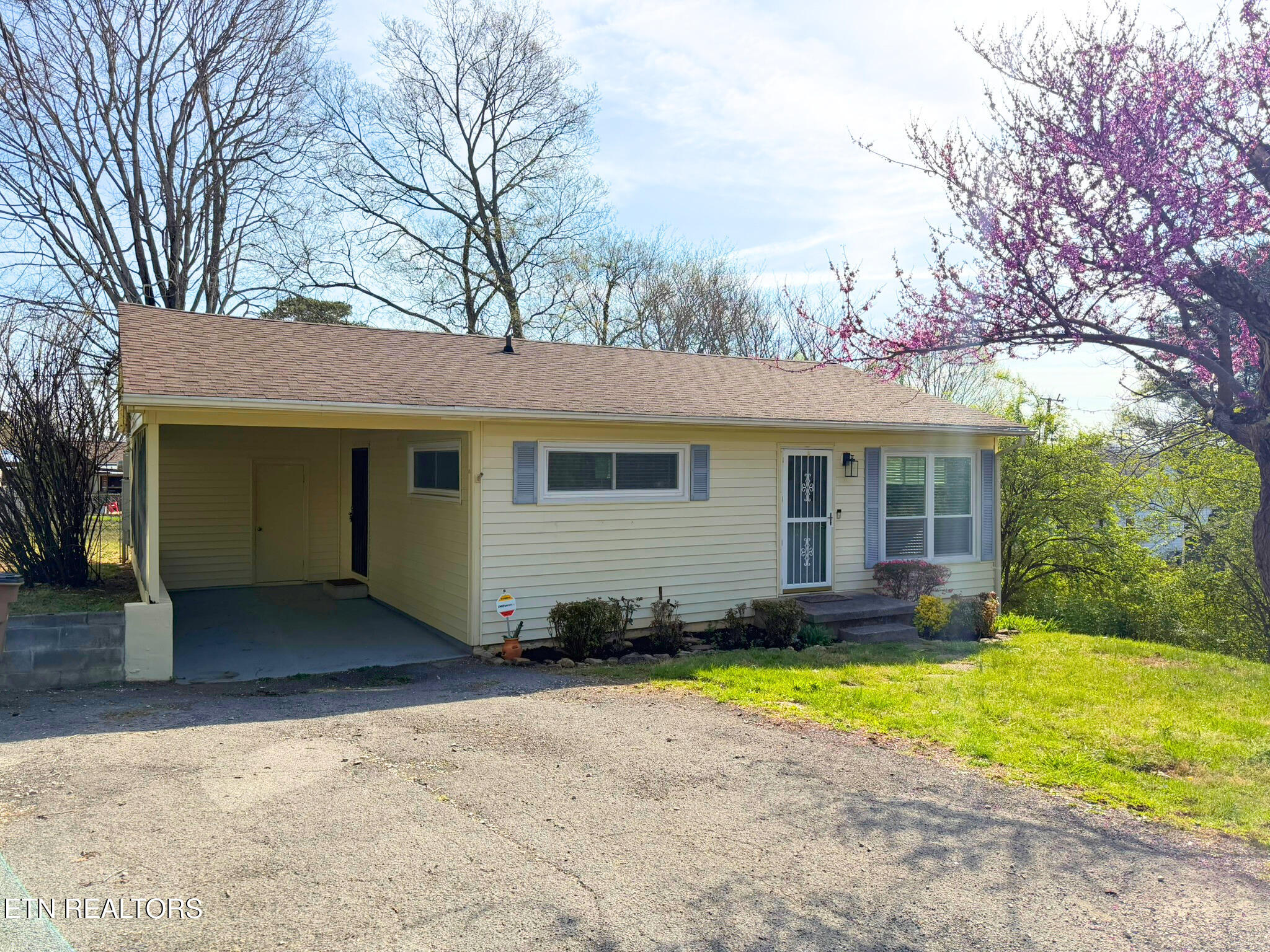 5606 Collette Road Northeast Knoxville, TN 37918 - Photo 2 of 17 Front Exterior