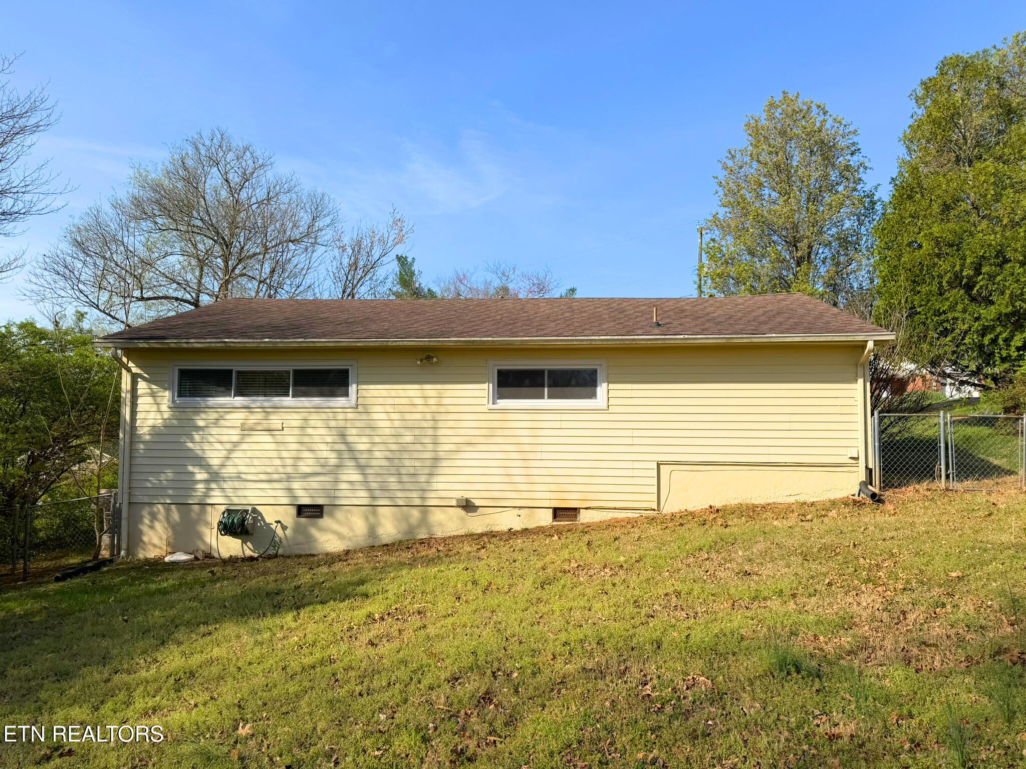 5606 Collette Road Northeast Knoxville, TN 37918 - Photo 4 of 17 Back Exterior