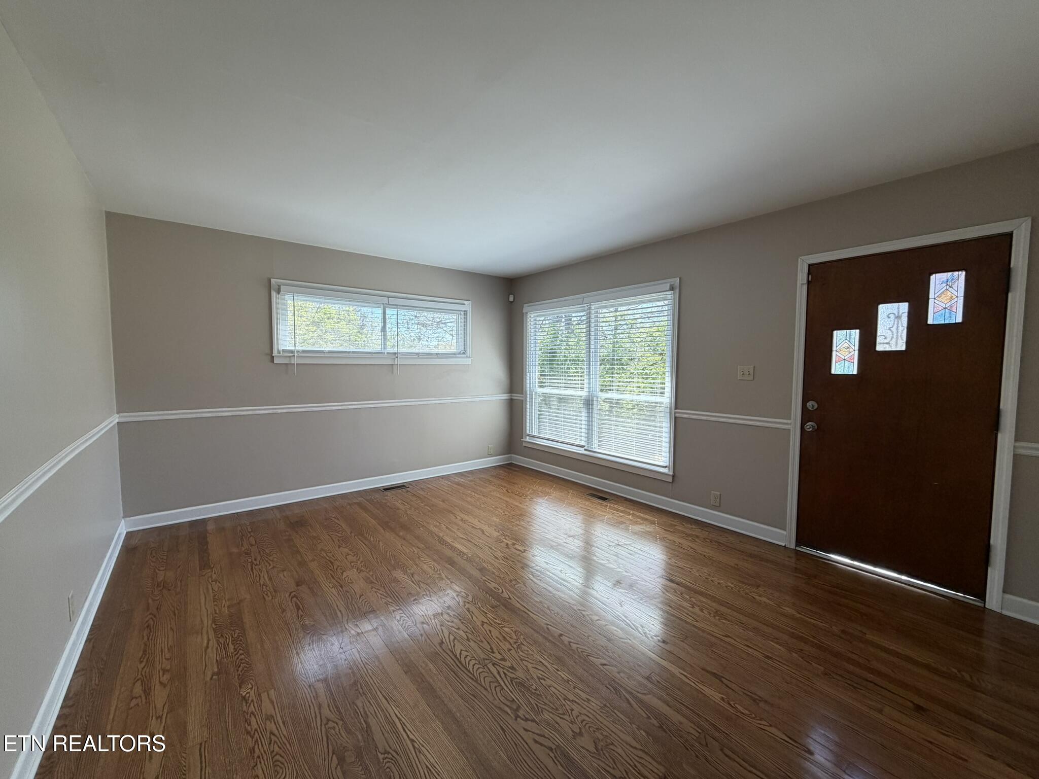 5606 Collette Road Northeast Knoxville, TN 37918 - Photo 8 of 17 Living Room