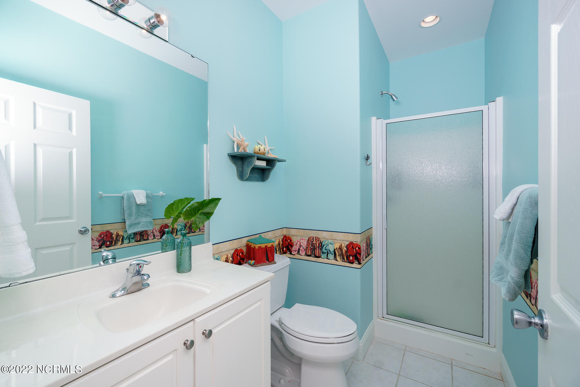 1700 Salter Path Road, Unit 302N Indian Beach, NC 28512 - Photo 21 of 60 Full guest bathroom