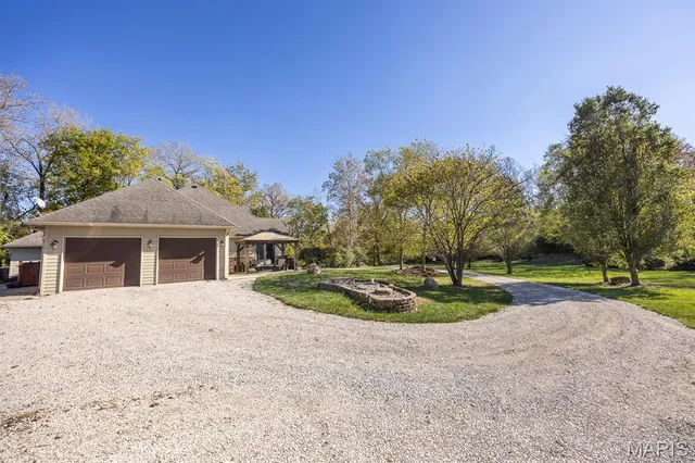 $649,500 | 401 Pecan Lane, Belleville, IL 62223