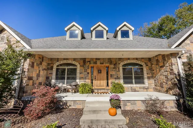 $649,500 | 401 Pecan Lane, Belleville, IL 62223