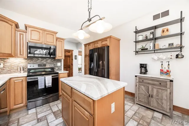 $649,500 | 401 Pecan Lane, Belleville, IL 62223