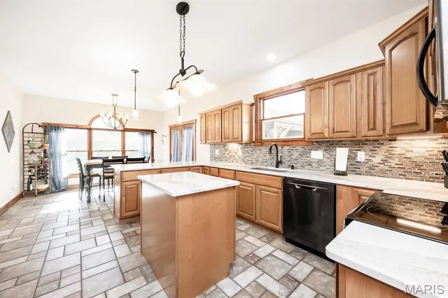 $649,500 | 401 Pecan Lane, Belleville, IL 62223