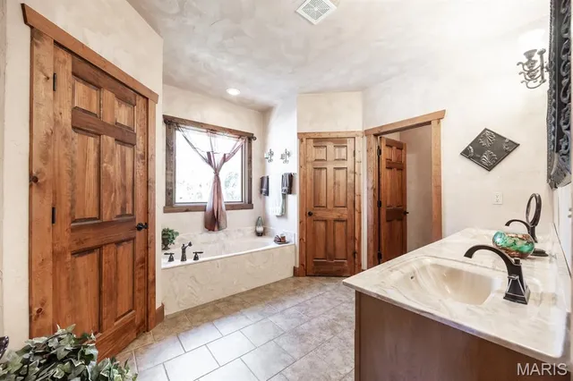 $649,500 | 401 Pecan Lane, Belleville, IL 62223