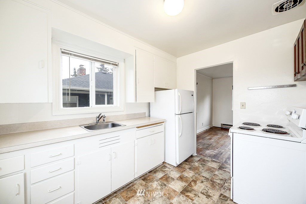3224 Southwest 97th Street Seattle, WA 98126 - Photo 5 of 15 Gallery Image 5