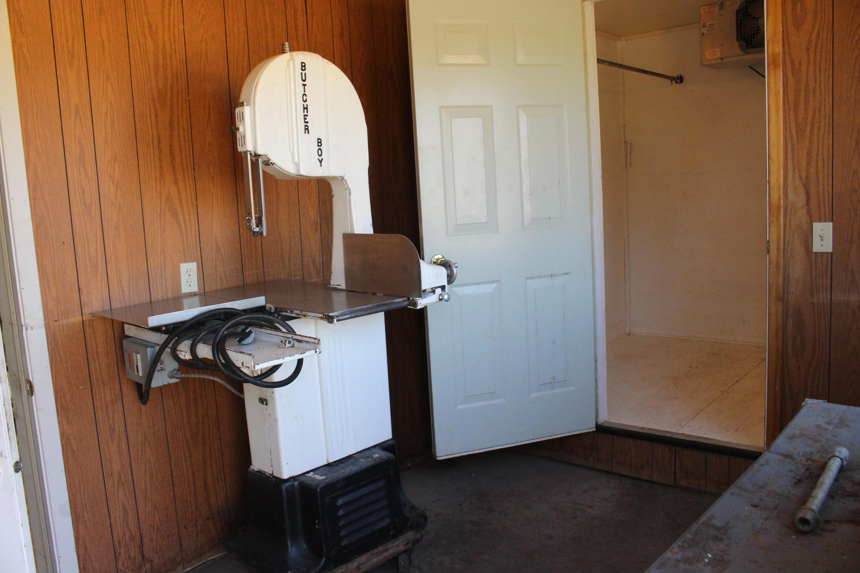 37291 Agency Lake Loop Road Chiloquin, OR 97624 - Photo 26 of 38 MEAT CUTTING ANDCOLD STORAGE ROOM