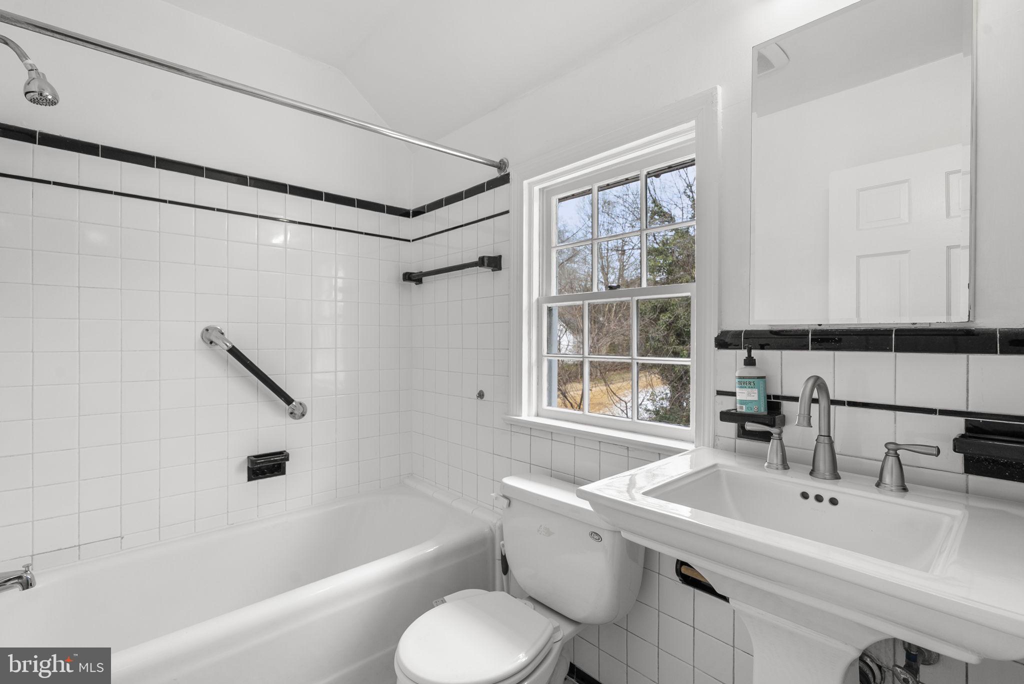 6413 Adelphi Road Hyattsville, MD 20782 - Photo 20 of 31 Upper Level Full Bath w/Safety Bar
