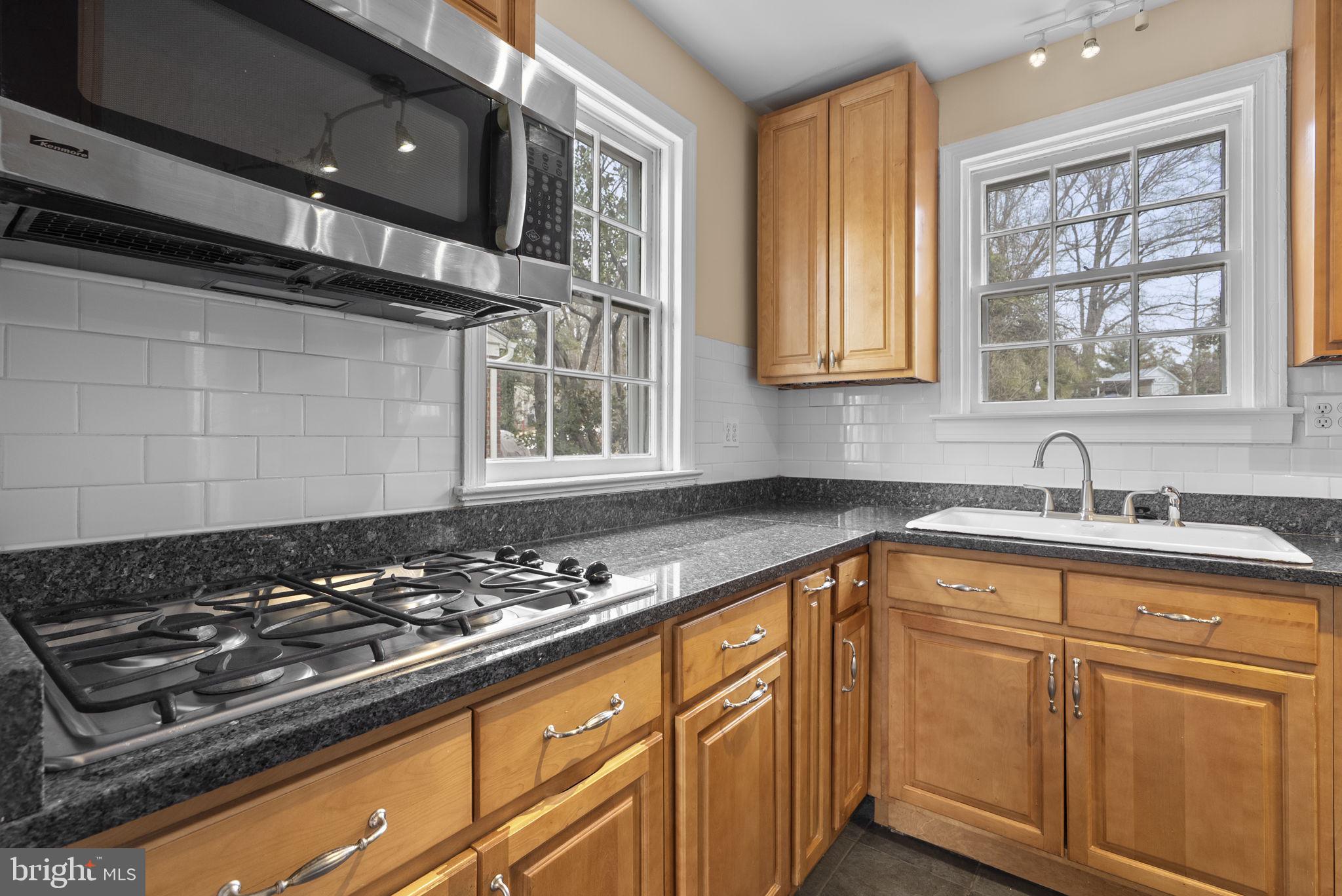 6413 Adelphi Road Hyattsville, MD 20782 - Photo 8 of 31 Stainless Steel Appliances