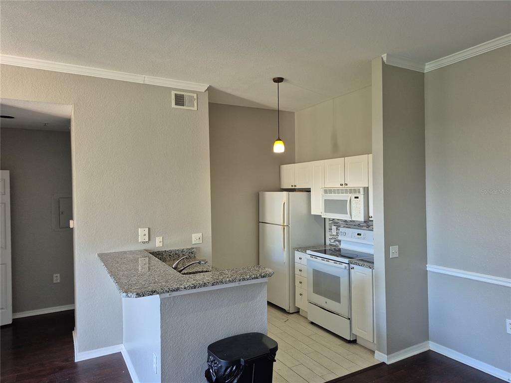 5146 Northridge Road, Unit 309 Sarasota, FL 34238 - Photo 2 of 15