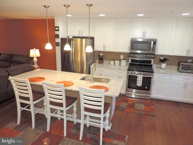 $394,900 | 9956 Ravenhurst Road, Middle River, MD 21220