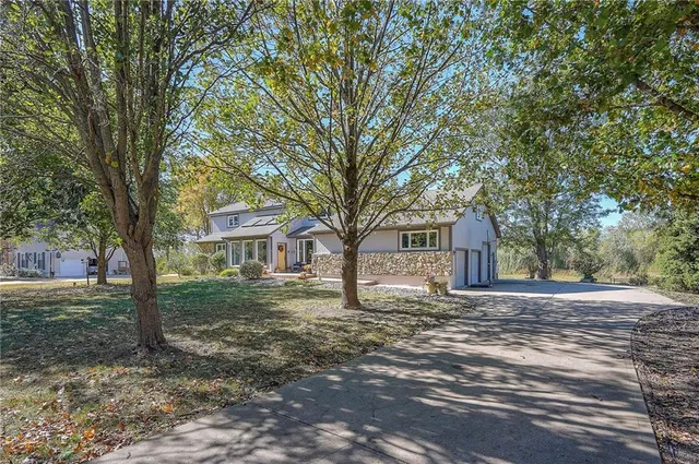 $750,000 | 15422 Long Street, Overland Park, KS 66221