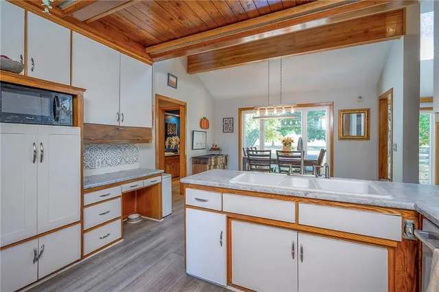 $750,000 | 15422 Long Street, Overland Park, KS 66221