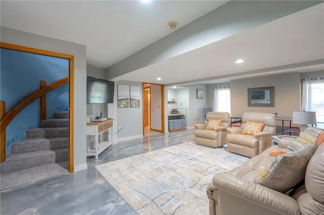 $750,000 | 15422 Long Street, Overland Park, KS 66221