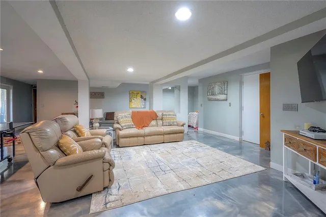 $750,000 | 15422 Long Street, Overland Park, KS 66221