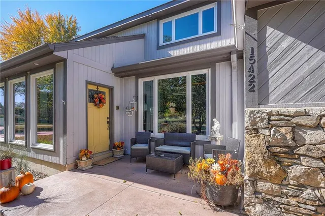 $750,000 | 15422 Long Street, Overland Park, KS 66221