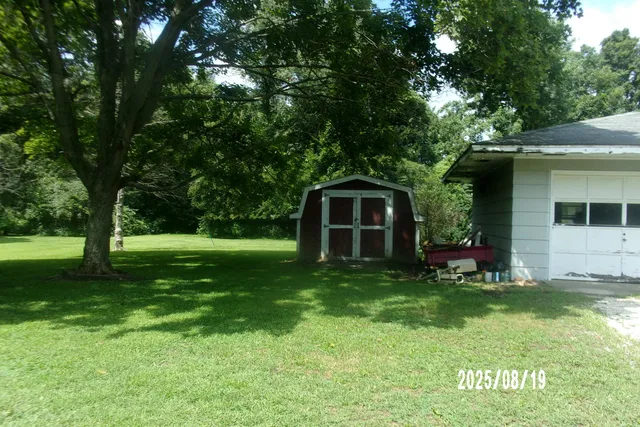 a view of a house with a yard