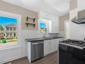 408 West 15th Street Houston, TX 77008 - Photo 4 of 10 The kitchen faces the street and has plenty of natural light.