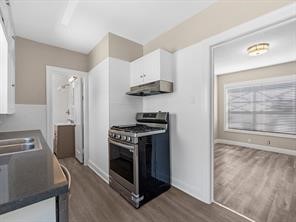 408 West 15th Street Houston, TX 77008 - Photo 5 of 10 The kitchen is located off the flex space and sits between it and the bathroom.