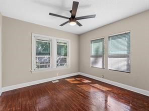 408 West 15th Street Houston, TX 77008 - Photo 8 of 10 The bedroom looks at the yard and has plenty of natural light.