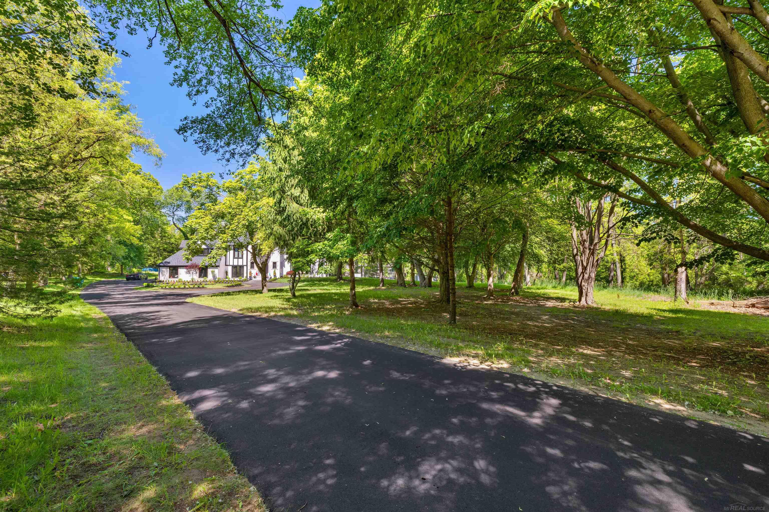 300 Camelot Way Rochester, MI 48306 - Photo 70 of 70