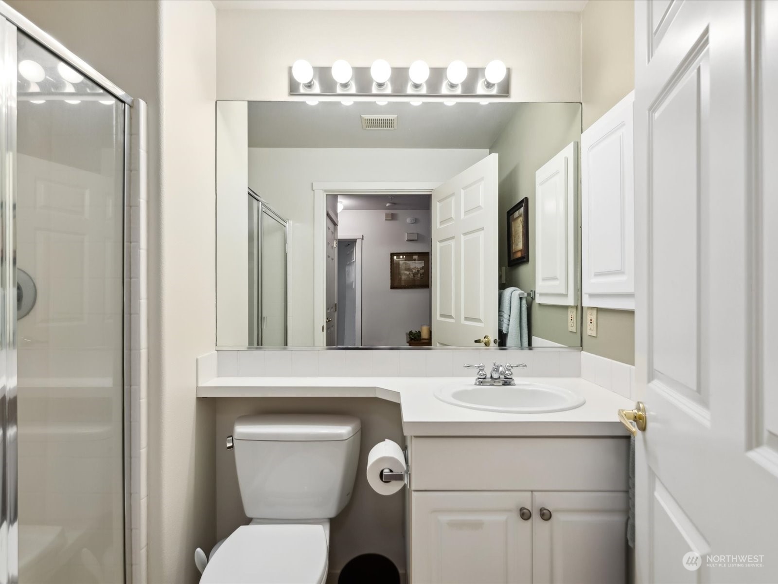 556 Anacortes Court Northeast, Unit 101 Renton, WA 98059 - Photo 11 of 21 Gallery Image 11