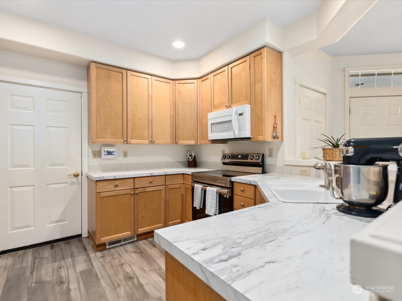 556 Anacortes Court Northeast, Unit 101 Renton, WA 98059 - Photo 7 of 21 Gallery Image 7