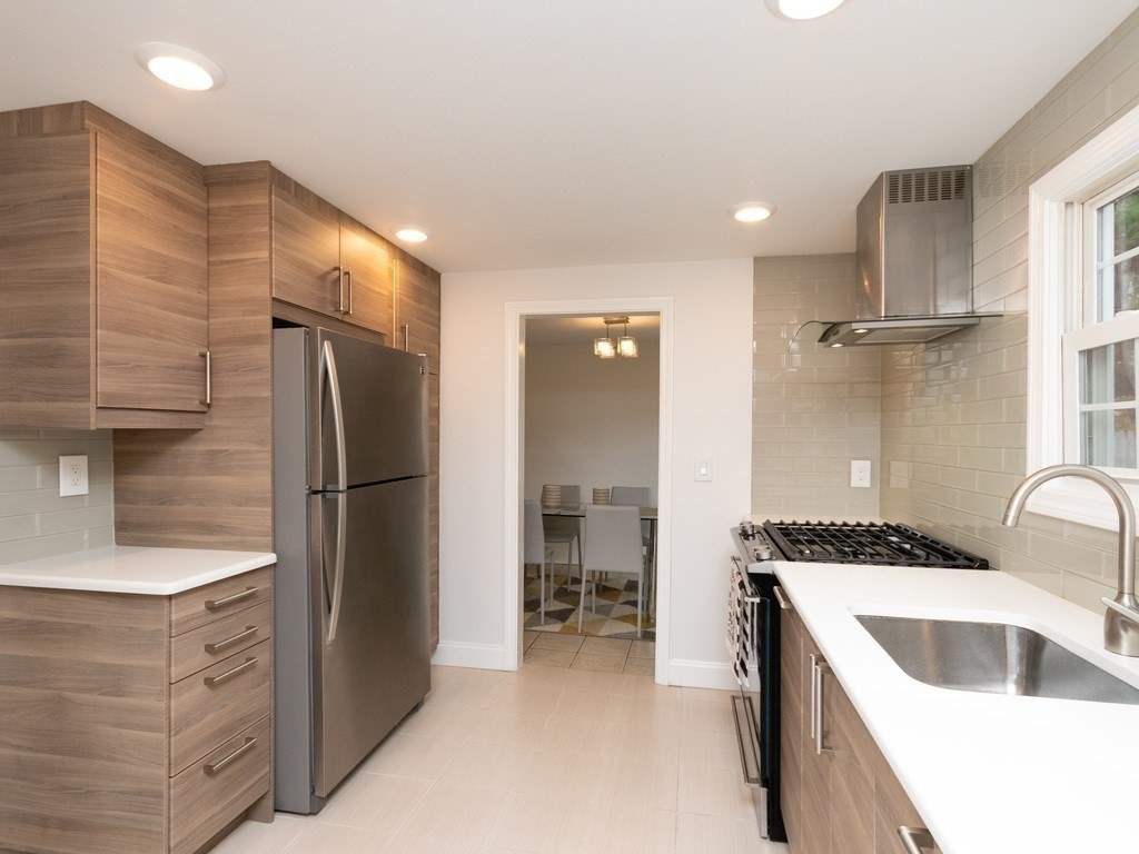 721 Hammond Street, Unit 721 Brookline, MA 02467 - Photo 10 of 39