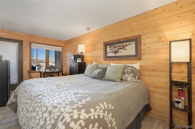 a bed room with a bed