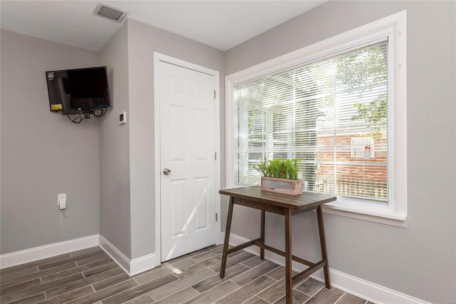 7248 Clayton Road St. Louis, MO 63117 - Photo 9 of 31 Gallery Image 9