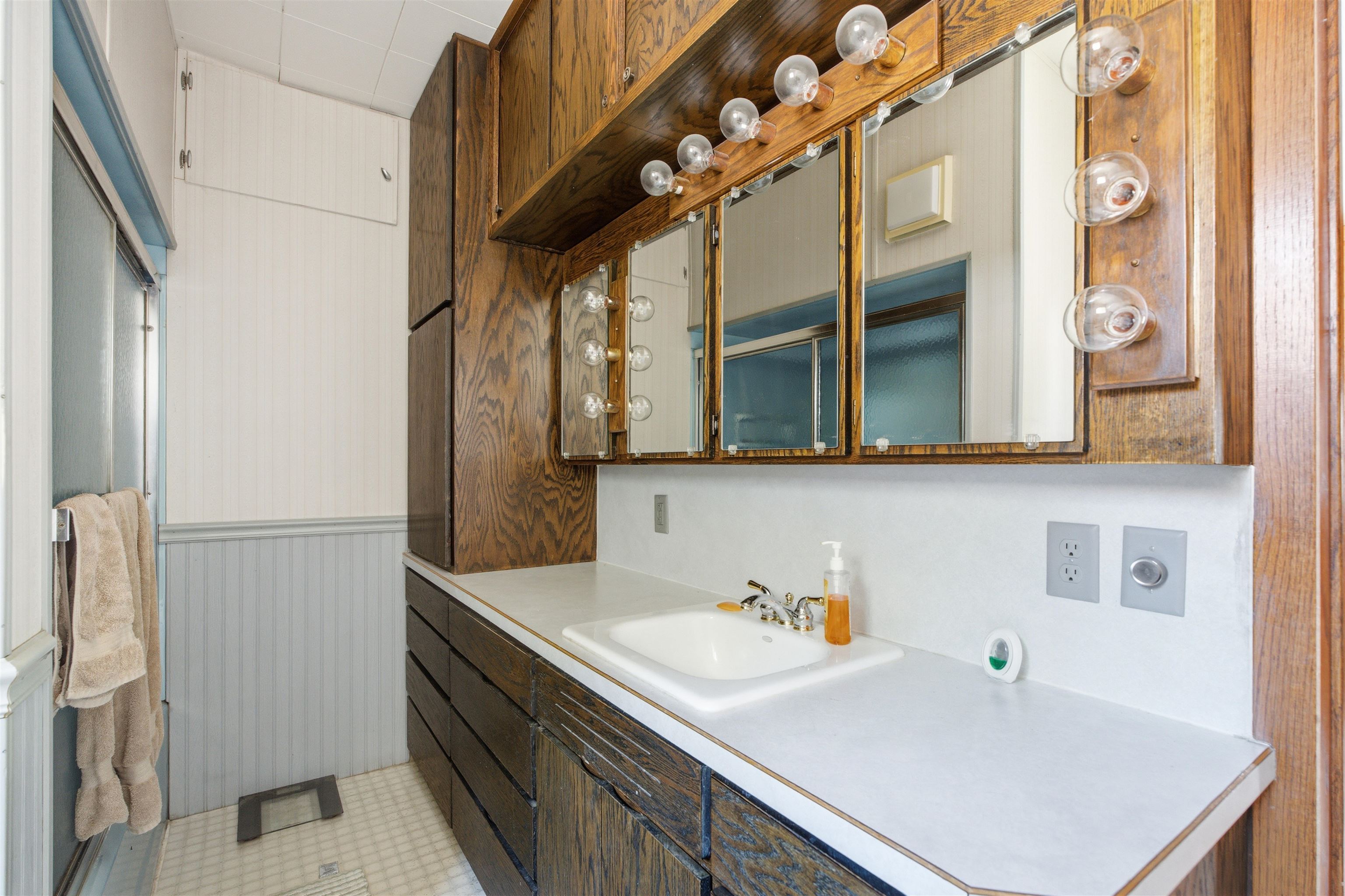 915 West Hawes Avenue Appleton, WI 54914 - Photo 10 of 24