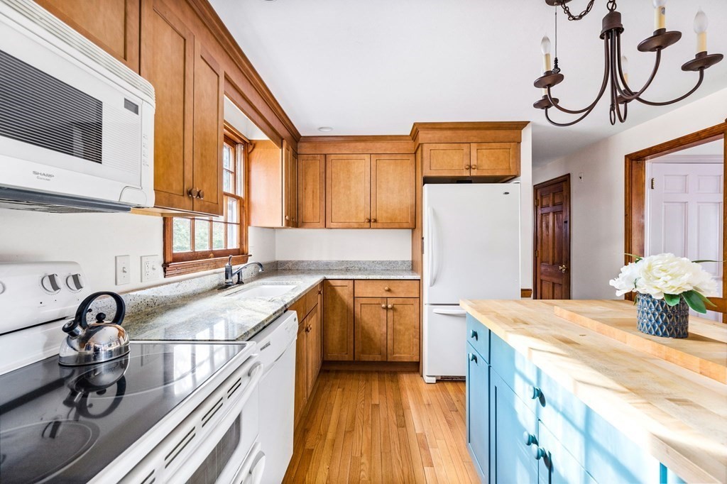13 Pioneer Road Hingham, MA 02043 - Photo 6 of 37 Gallery Image 6