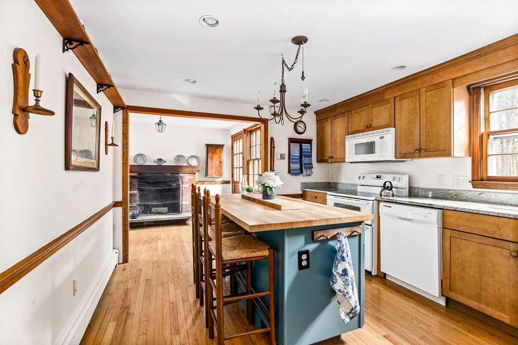 13 Pioneer Road Hingham, MA 02043 - Photo 7 of 37 Gallery Image 7