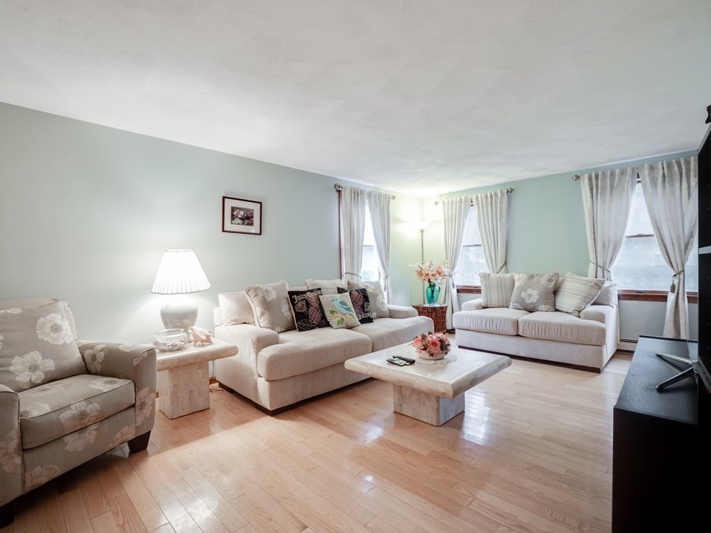 44 Spaulding Road Chelmsford, MA 01824 - Photo 3 of 23 Gallery Image 3