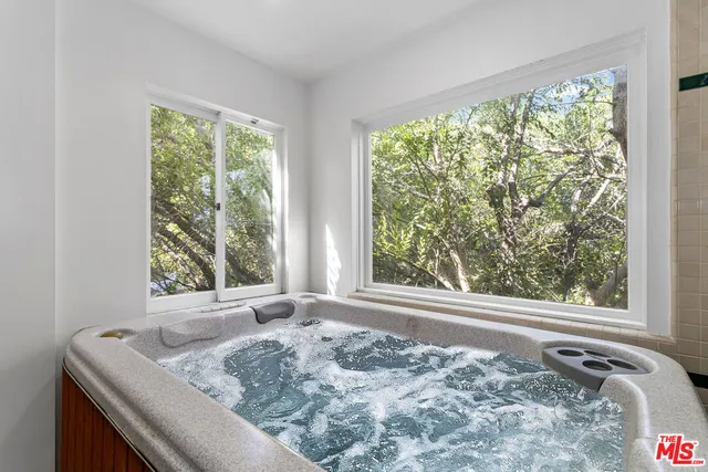 $2,895,000 | 172 South Woodburn Drive, Los Angeles, CA 90049